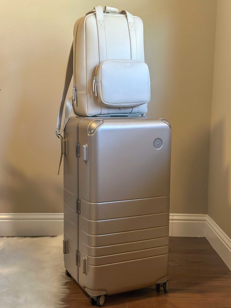 Monos Hybrid Carry On luggage review